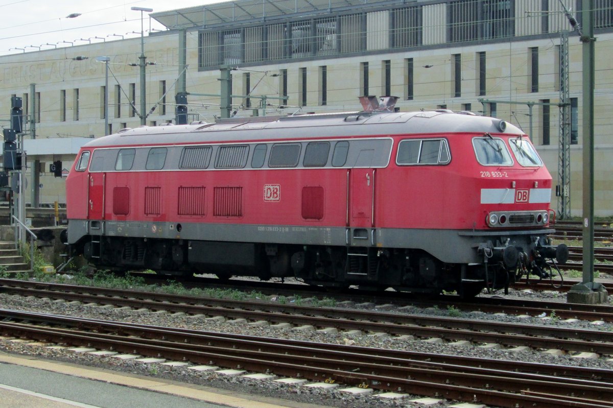 DB 218 883 steht am 20 September 2016 in Hannover Hbf.