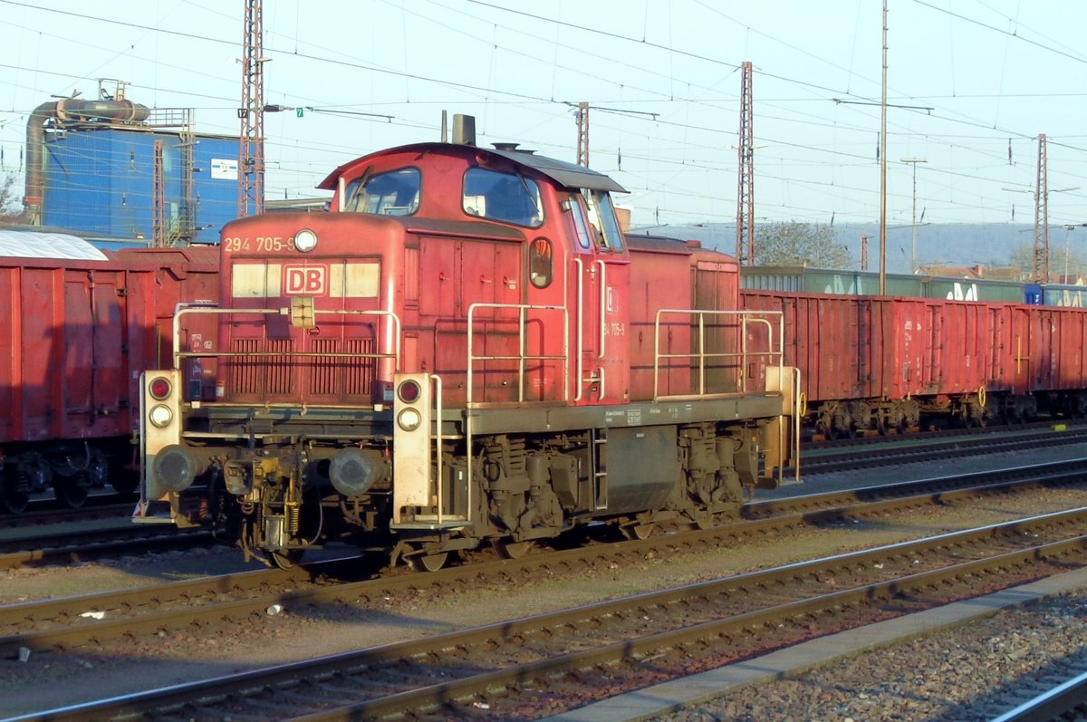 DB 294 705 steht am 28 Mrz 2017 in Dillingen.