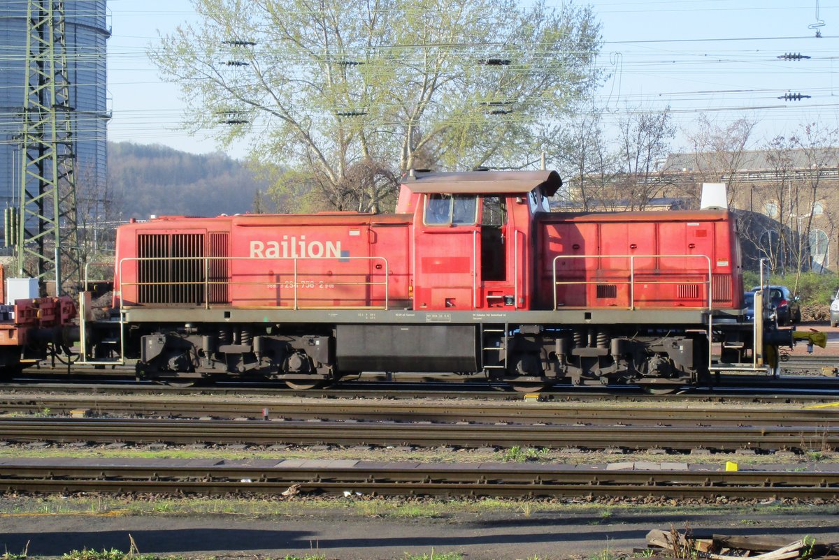 DB 294 756 rangiert am 29 Mrz 2017 in Vlklingen.