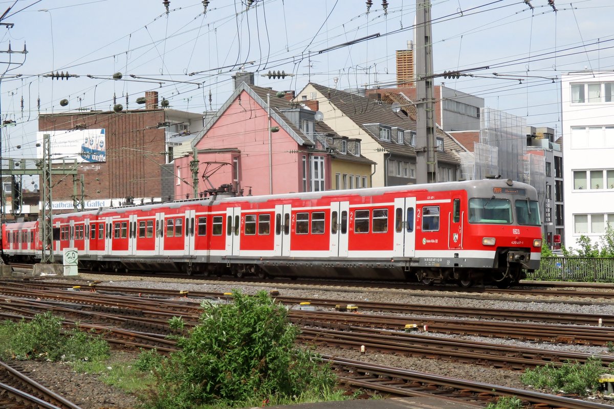 DB 420 487 verlässt Köln Hbf am 27 April 2018. 
