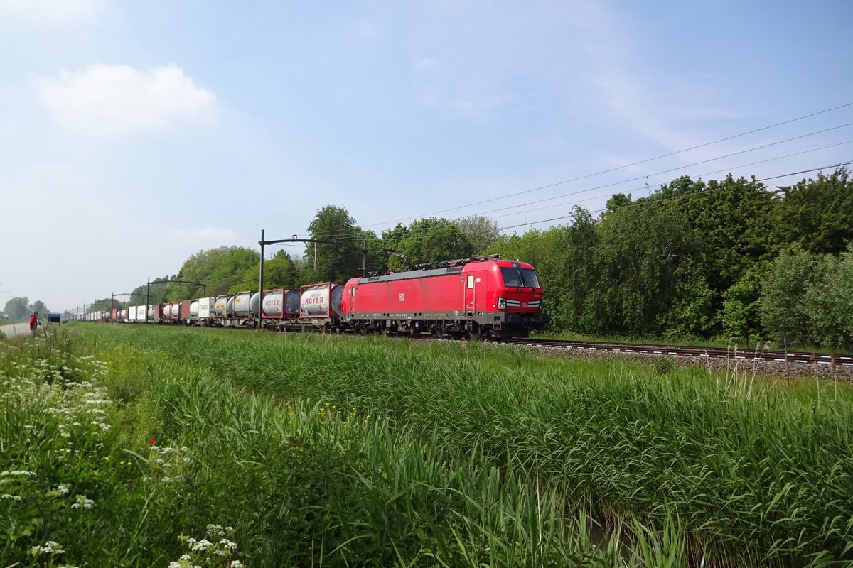 DBC 193 355 durchfahrt mit der Busto-Shuttle Dordrecht-Zuid am 18 mai 2019.