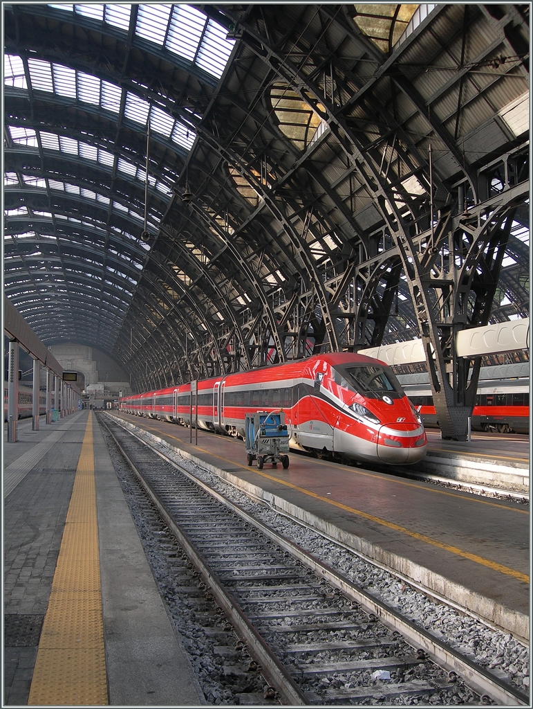 Der FS Treniatila ETR 400 015 (Frecciarossa 1000) in Milano Centrale. 01. März 2016