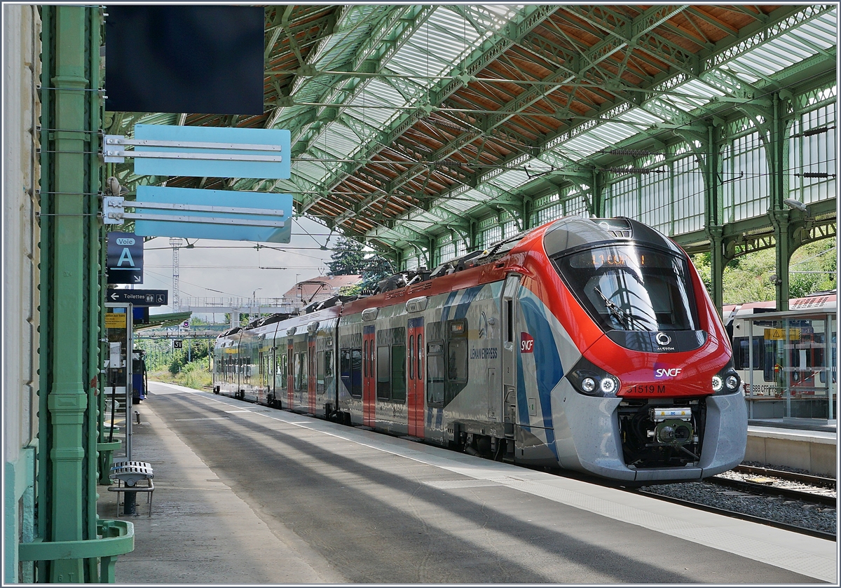 Der SNCF Regiolis Z 31519 wartet in Evian auf die Abfahrt nach Coppet. 

15. Juni 2020
