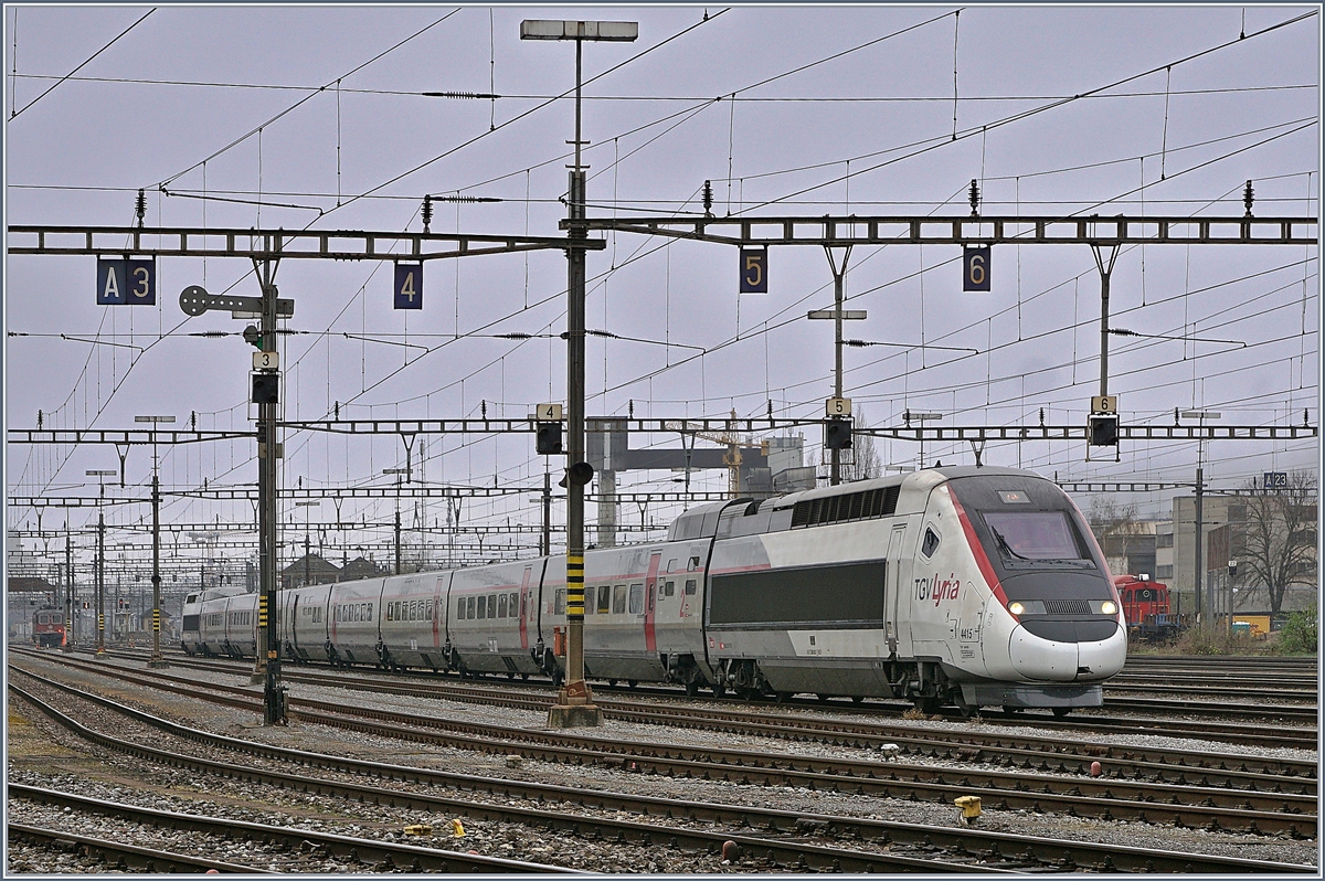 Der TGV 4415 Lyria wartet im Rangierbahnhof von Biel auf seinen nächsten Einsatz 5. April 2019