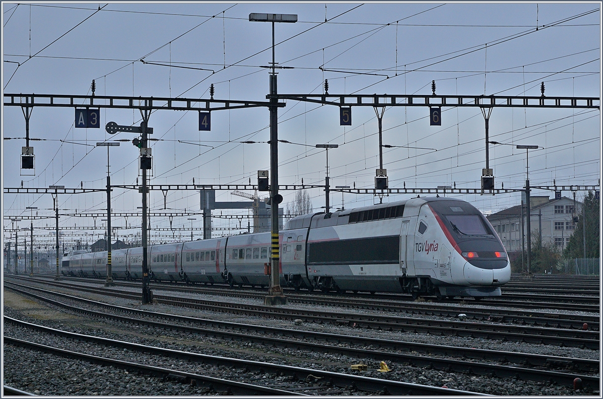 Der TGV Lyria 4415 ist im Rangierbahnhof Biel bis zur nächsten Leistung abgestellt, da in Bern umbaubedingt kein Platz ist.

5. April 2019