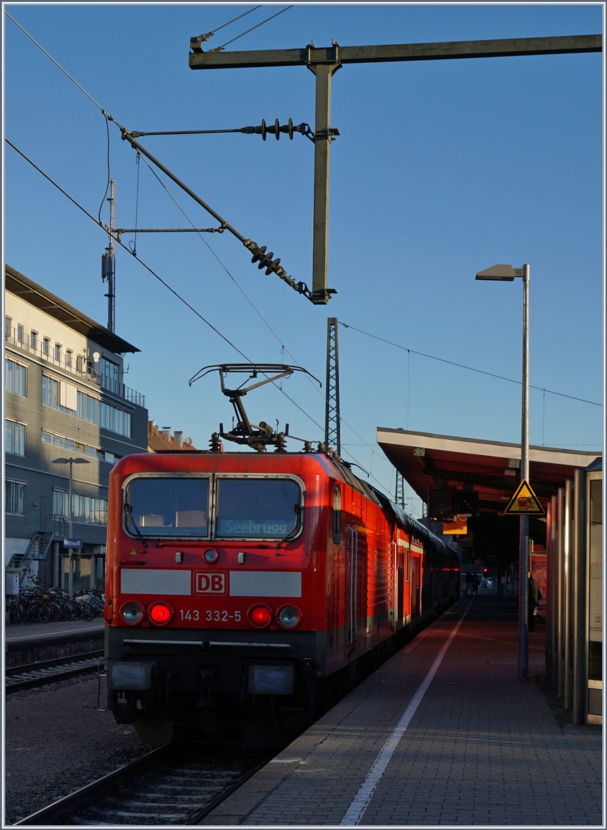 Die DB 143 332-5 im Einsatzt auf der Höllental- und Dreisehenbahn beim Wenden in Freiburg im Breisgau.
29. Nov. 2016