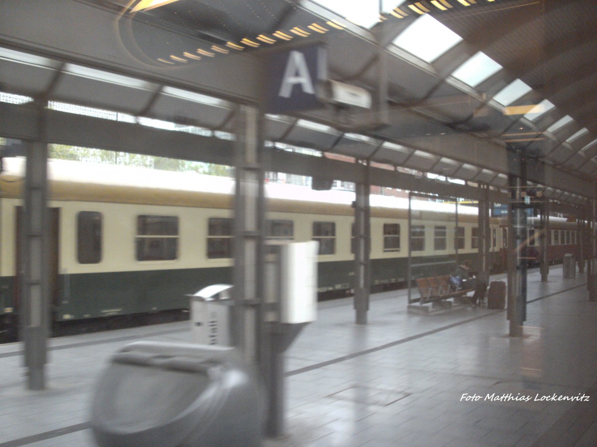 Die HKX-Wagen im Bahnhof Hamburg HBF bei der Ausfahrt Fotografiert am 1.9.13