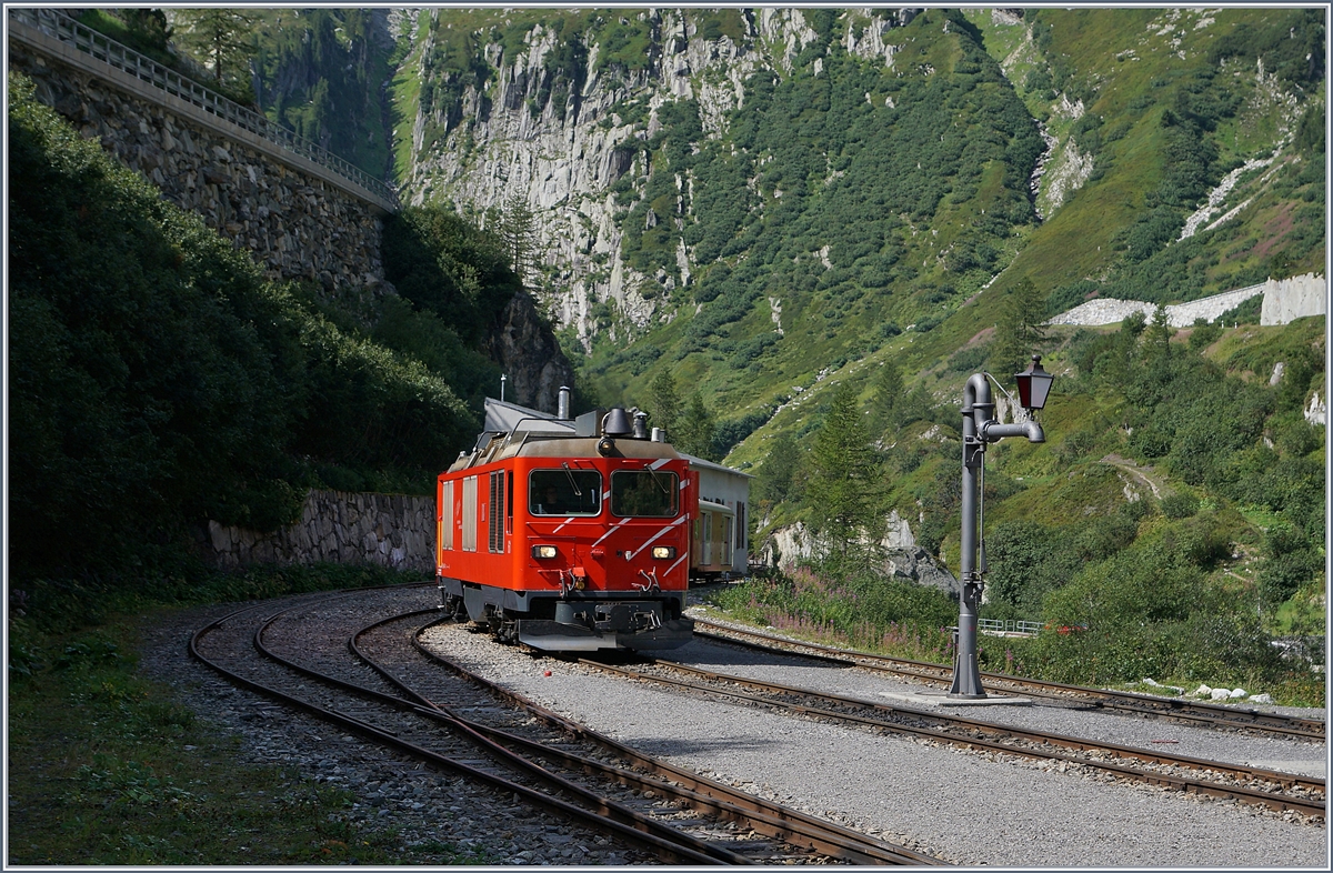 Die MGB HGm 4/4 61 erreicht mit ihrem Zug den Bahnhof von Gletsch. 

31. Aug. 2019