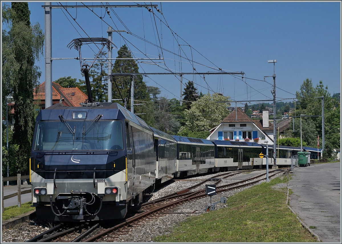 Die MOB Ge 4/4 8004 schieb ihren Golden Pass Panoramic bei Fontanivent in Richtung Montreux.

18. Mai 2020