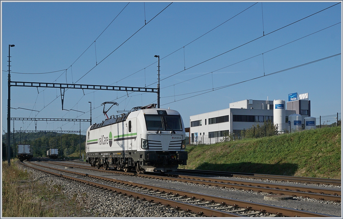 Die RailCare Rem 476 453 rangiert in Vufflens La Ville. 
29. August 2018 