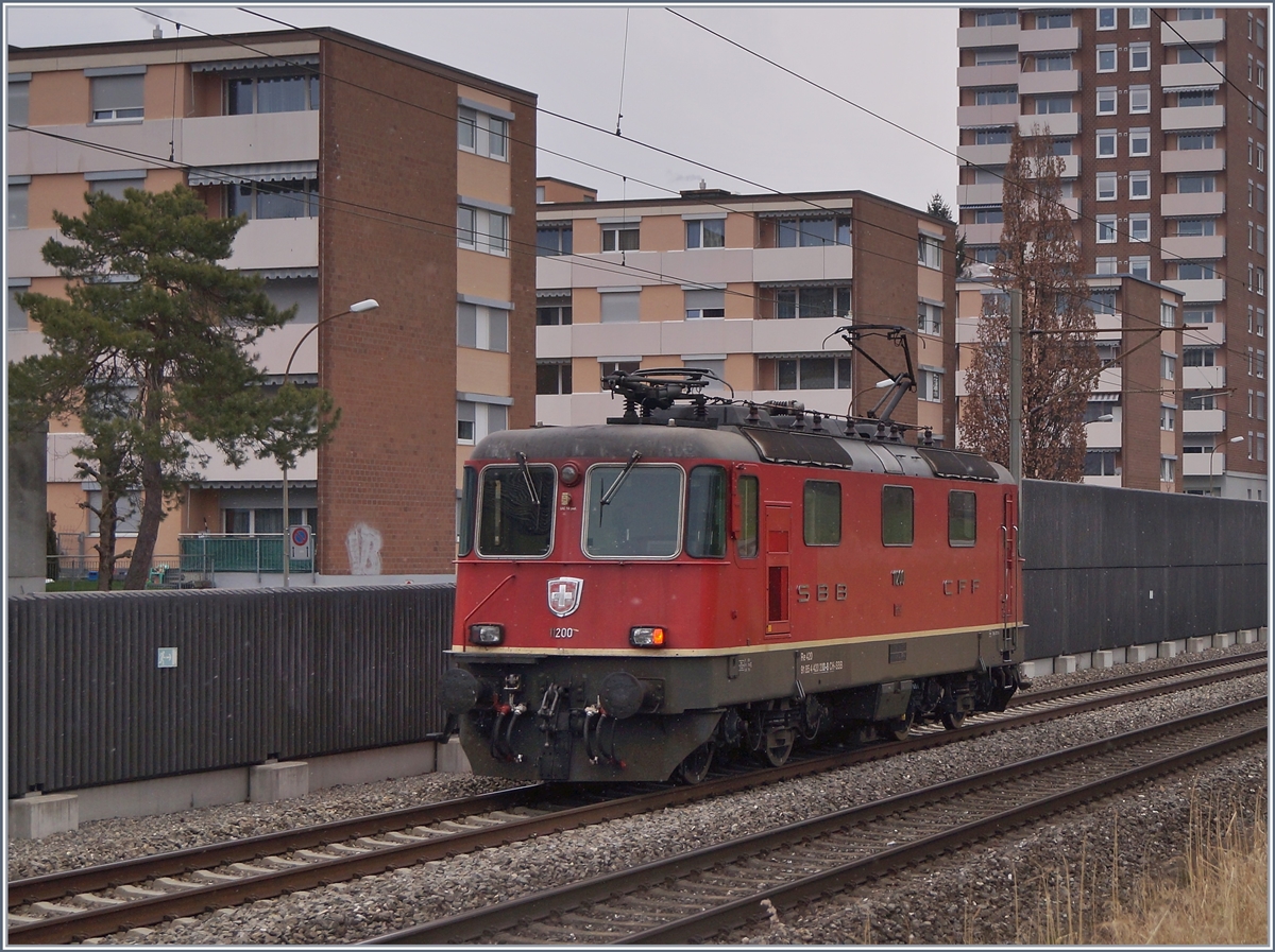 Die SBB Re 4/4 II 11200 bei Grenchen.
22. Feb. 2018
