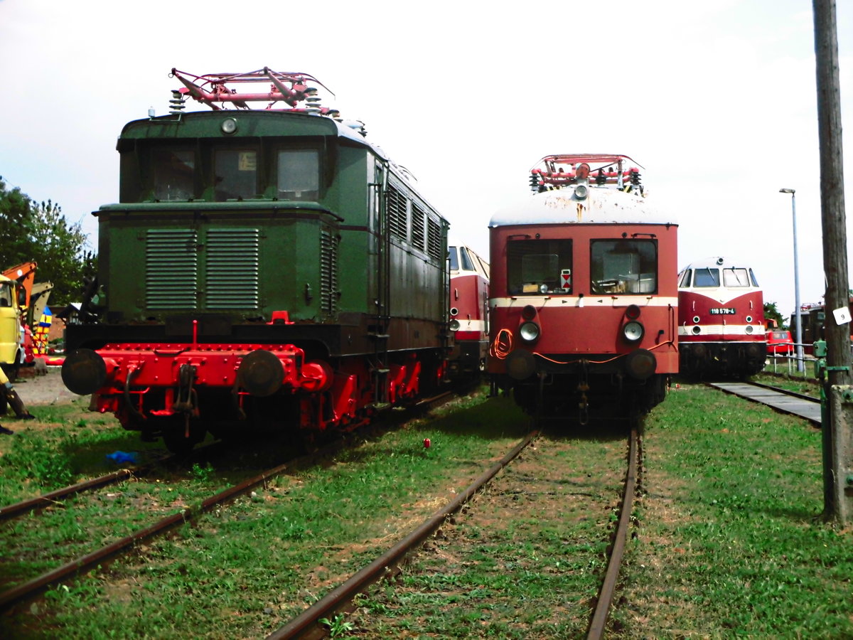E44 XXX, ein ORT und 118 578 im Eisenbahnmuseum Weimar am 4.8.18