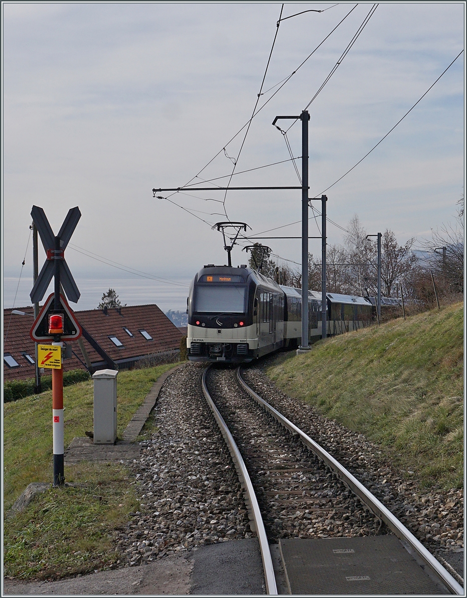 Ein Alpina MOB Regionalzug von Zweisimmen nach Montreux kurz vor Chernex. 

9. Jan. 2021