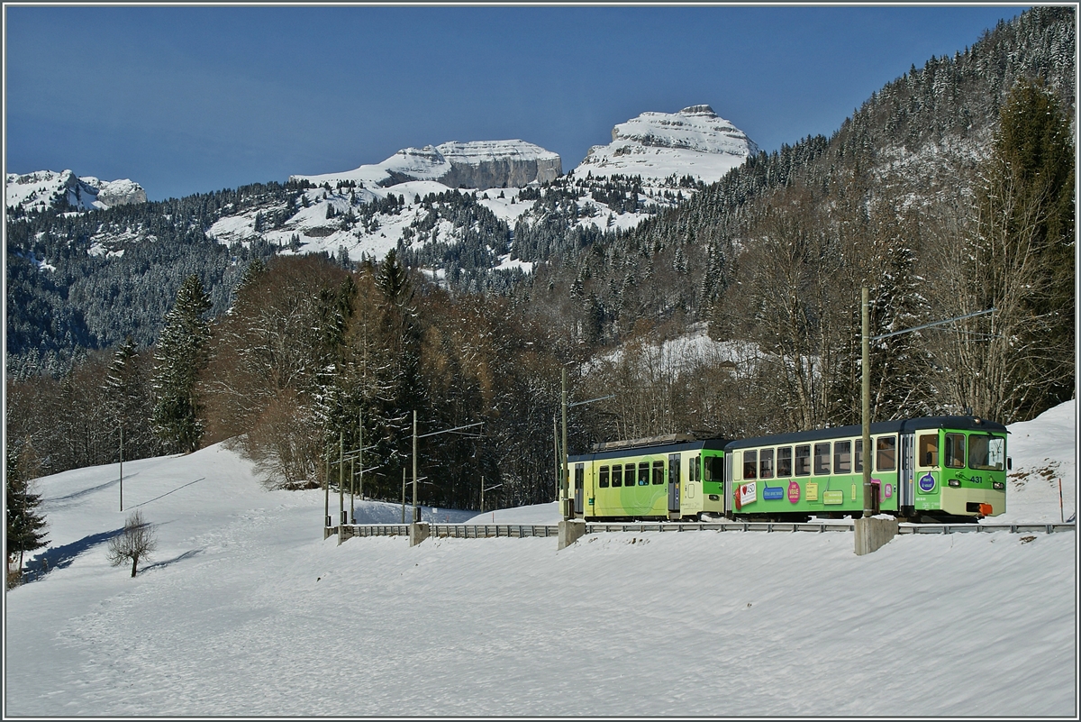 Ein ASD Regionalzug ist bei Le Sépey unterwegs. 
25. Jan. 2014