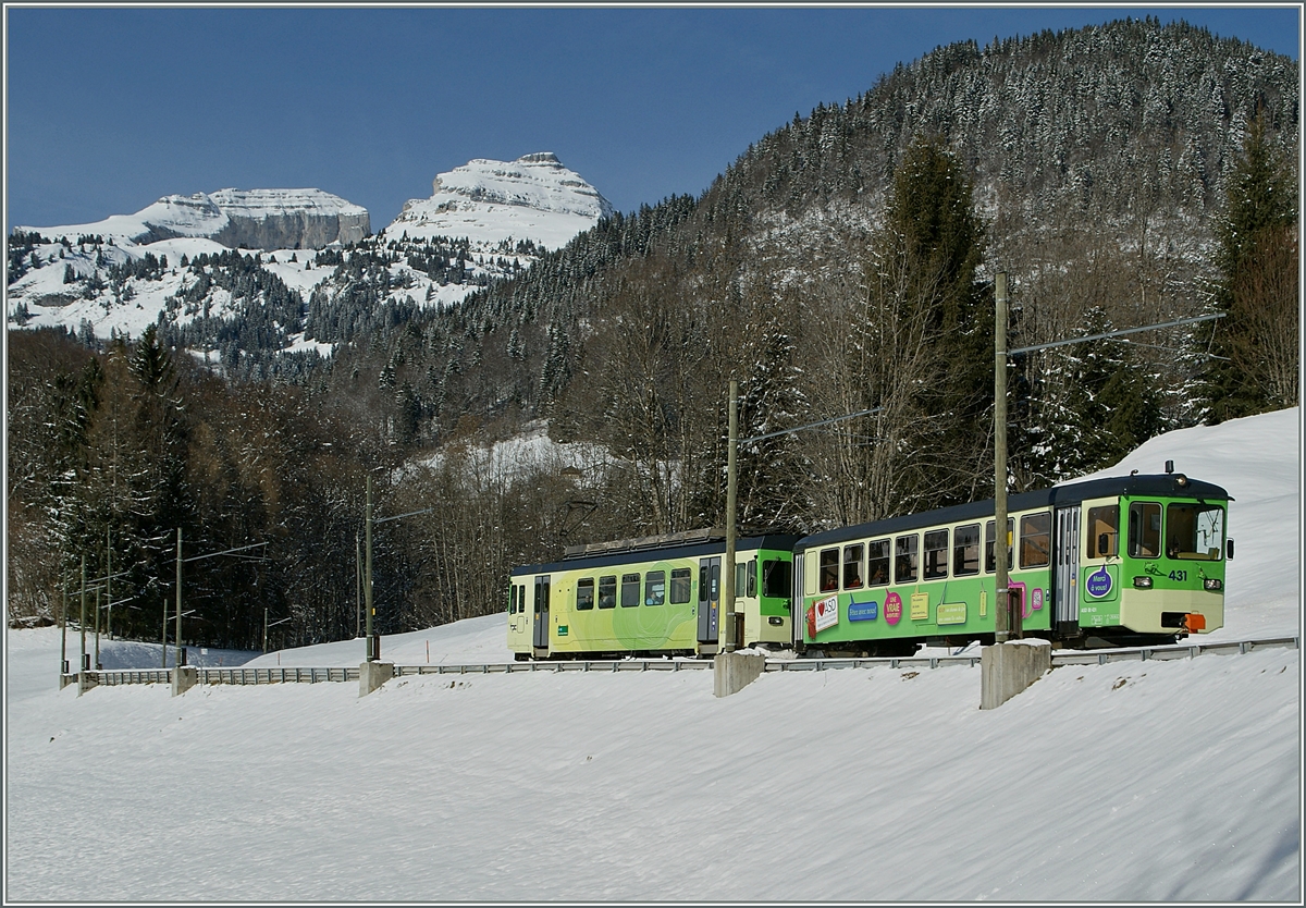 Ein ASD Regionalzug in der verschneiten Landschaft bei Les Planches (Aigle). 

25. Jan. 2014