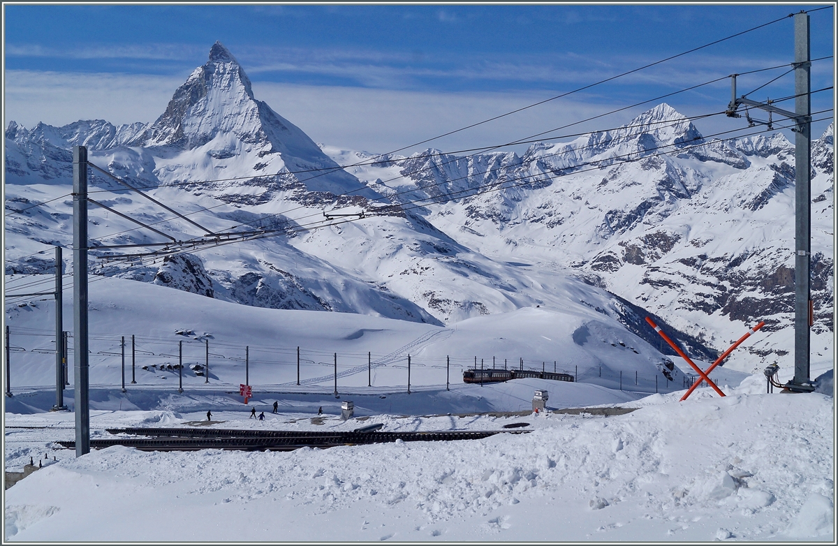 Ein GGB Zug wird in Bälde die Gipfelstation Gornergrat erreichen.
27. Feb. 2014