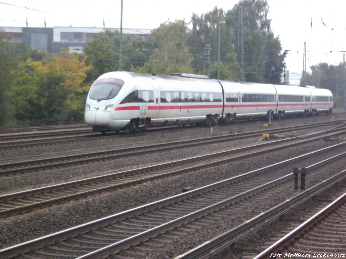 ein ICE-Dieseltriebwagen der BR 605 bei der Vorbeifahrt an der AKN / S-Bahn Station Eidelstedt am 31.8.13