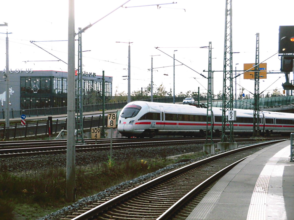 Ein ICE fhrt am Bahnhof Leipzig Nord vorbei am 12.11.17