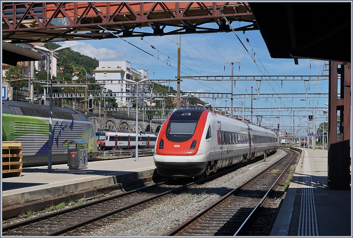 Ein ICN von Lausanne nach St.Gallen verlässt Neuchtatel.
11. August 2018
