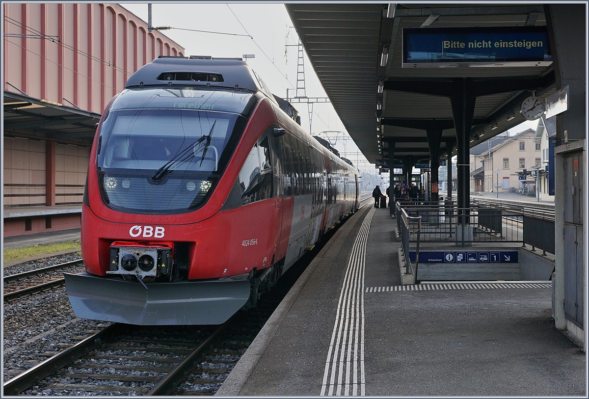 Ein ÖBB Et 4024 ist von Bregenz (A) kommend in St.Margrethen (CH) angekommen.
17. März 2018