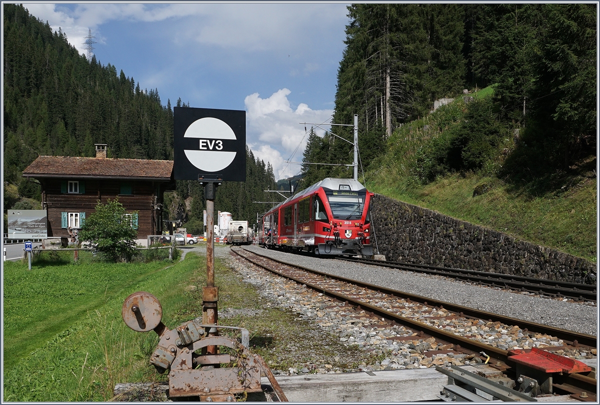 Ein RhB Regionalzug nach Davos Platz in Davos Monstein.
12. Dez. 2016