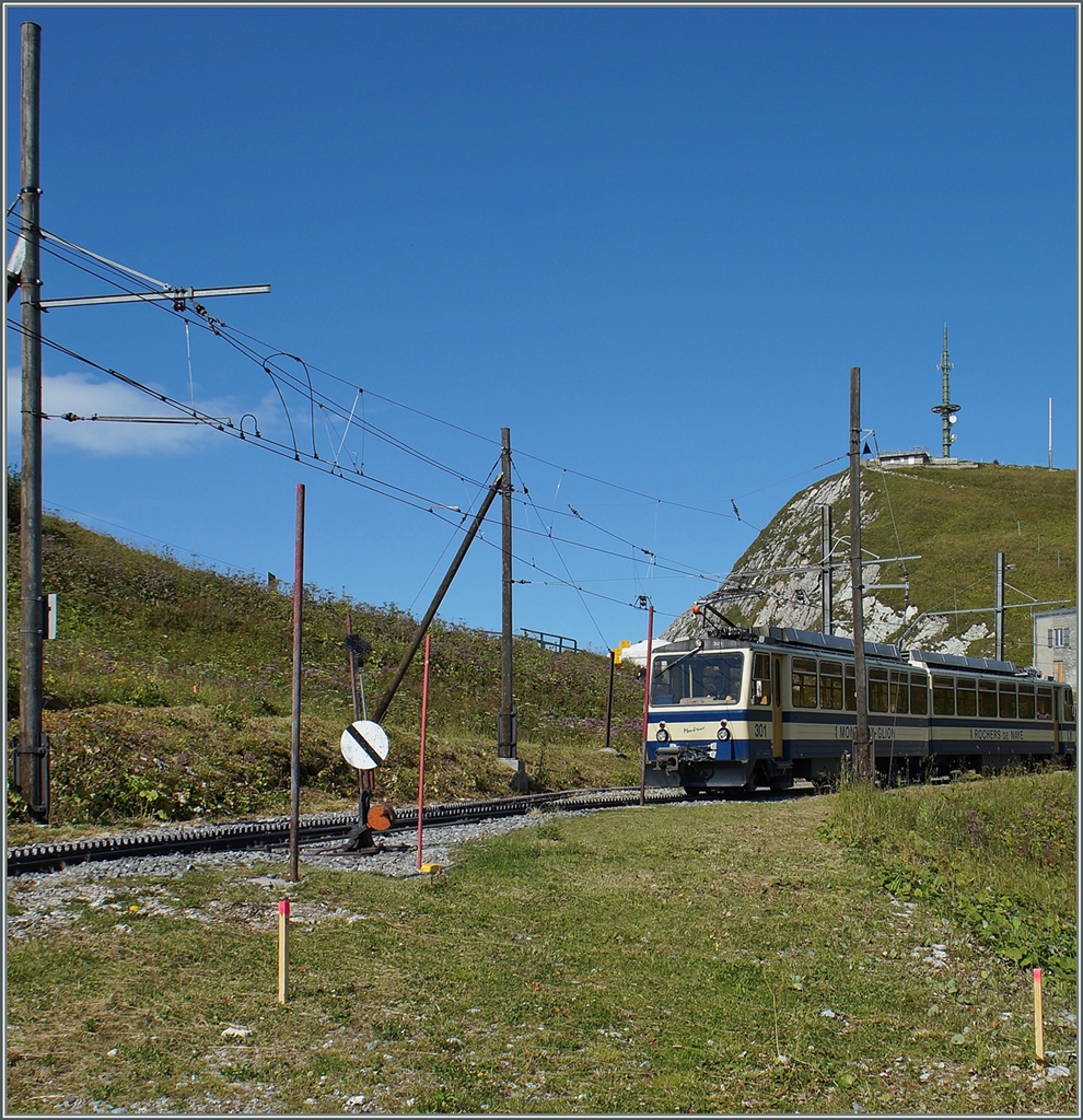 Ein Rochers de Naye Triebwagen auf der Gipfelstation.
4. Sept 2014