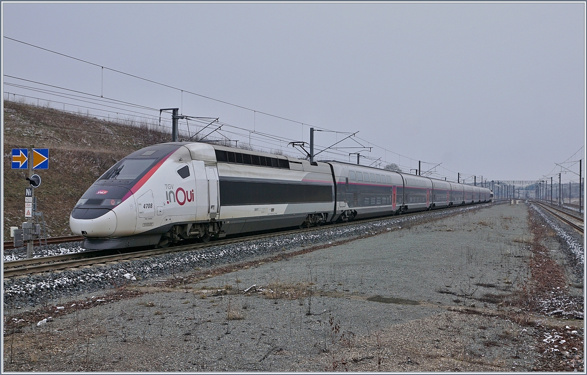 Ein SNCF InOui TGV Euroduplex verlsst den Bahnhof Belfort Montbliard TGV. 

11. Jan. 2019