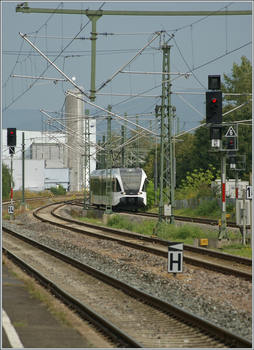 Ein Thurbo GTW RABe 526 erreicht seinen Zielbahnhof Erzingen (Baden). 

6. Sept. 2022