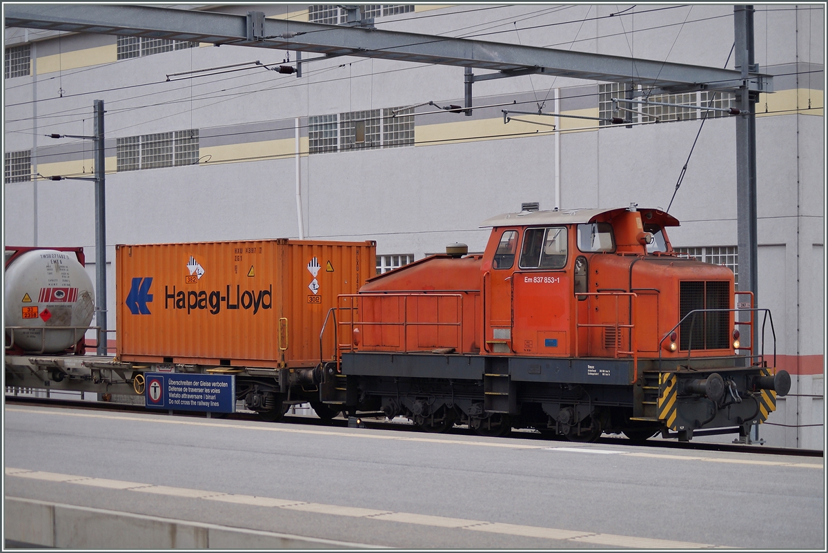 Ein Zug wie aus einer Märklin my World- Start-Packung.
Em 837 853-1 in Visp.
27. Feb. 2014