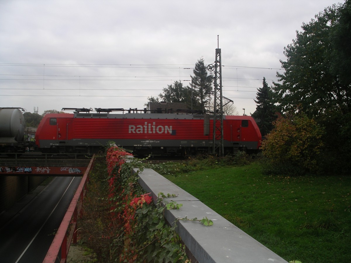 Eine Railion zog einen Kesselzug Richtung Kln. Stand 2011.