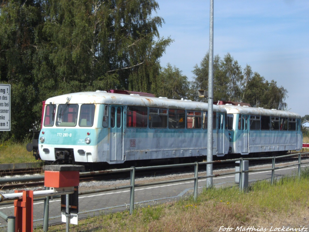 Erdgas-Ferkeltaxe 772 201-0 und 972 201-8 im Bahnhof Zinnowitz am 25.7.14