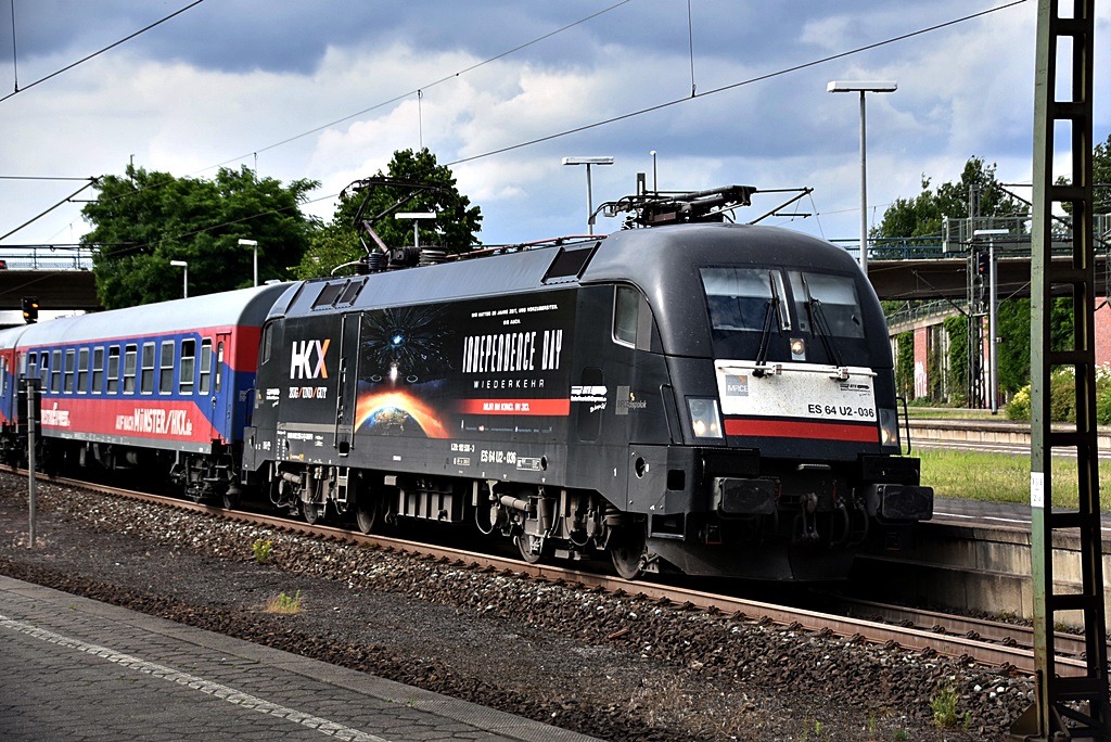 ES 64 U2-036 fuhr mit den HKX vom bf hamburg-harburg,richtung köln,09.07.16