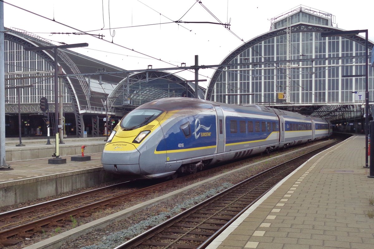 EuroStar 4016 steht am 9 Juli 2018 in Amsterdam Centraal.