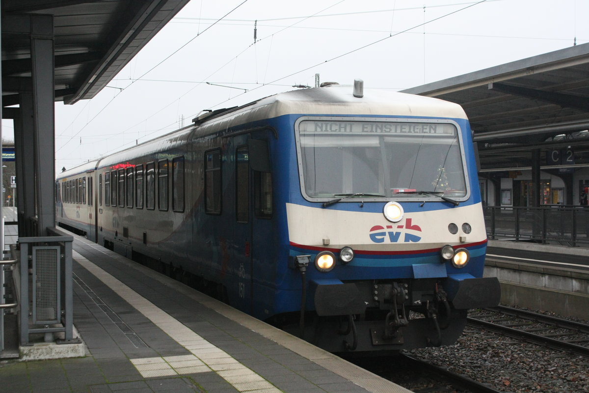 EVB VT 151 (628 151 / 928 151) als RB76 mit ziel Rotenburg (Wmme) im Bahnhof Verden (Aller) am 14.12.20