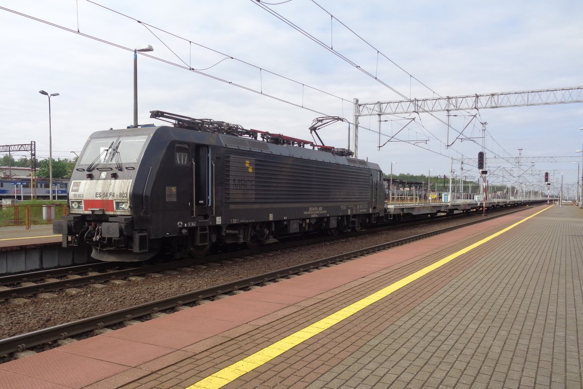 F4-803 macht Pause in Rzepin am 3 Mai 2018. 