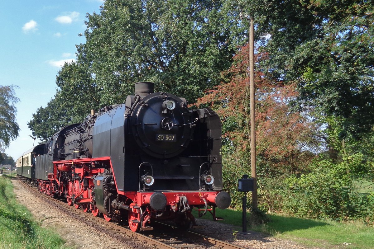 Grossohr 50 307 zieht am 2 September 2018 ein VSM-Pendel in Beekbergen ein.