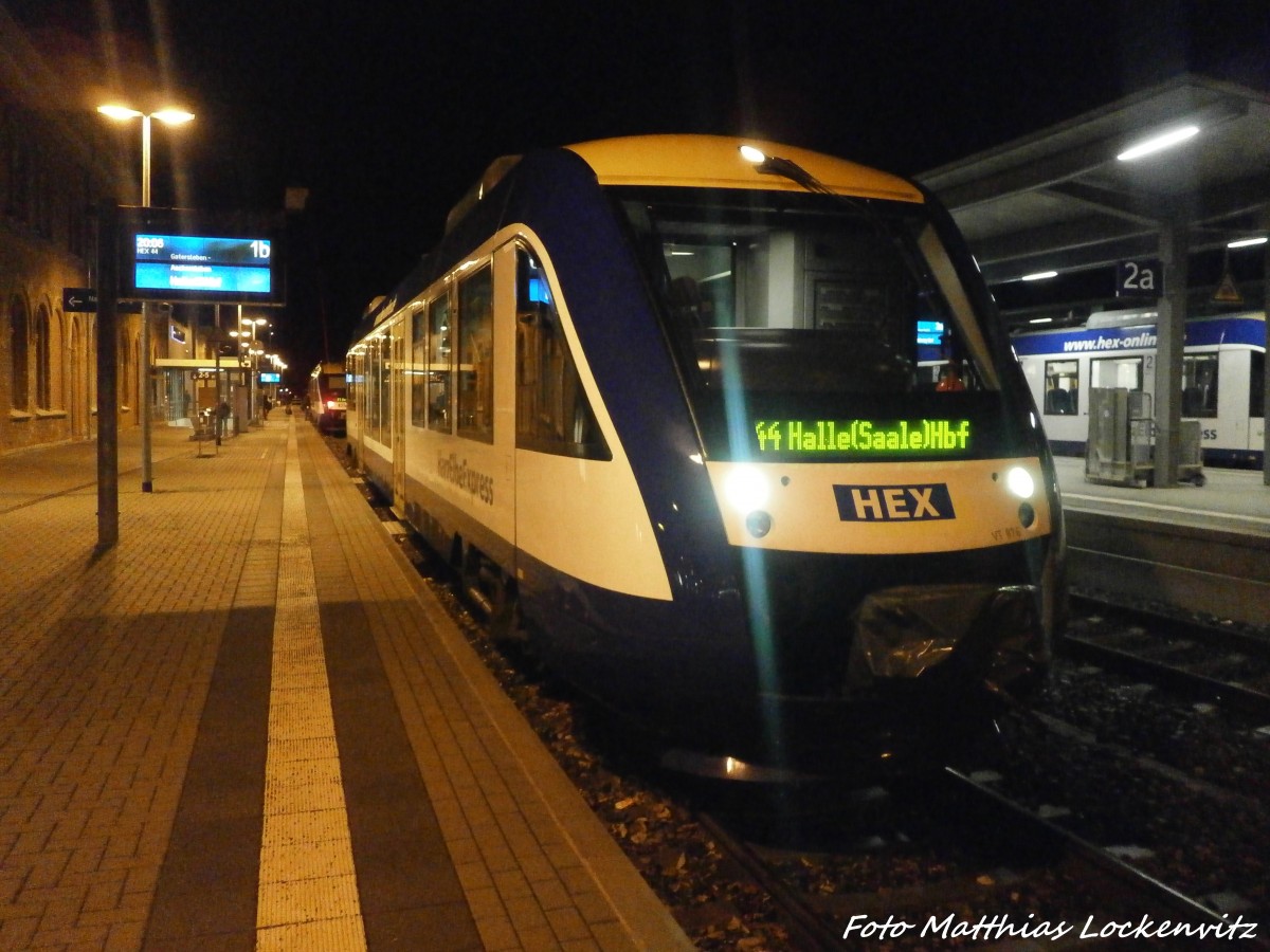 HEX VT 876 mit ziel Halle (Saale) Hbf - HEX VT 801 mit ziel Goslar (Hinter dem VT 876) im Bahnhof Halberstadt am 21.12.14
