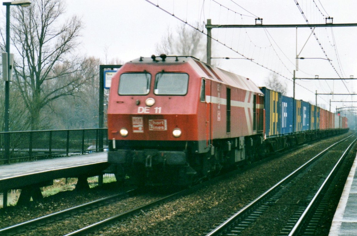 HGK 11 dönnert am 6 Mai 2000 durch Dordrecht Zuid.