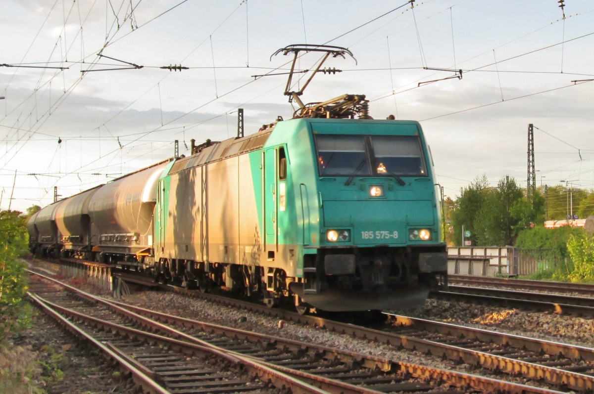HGK 185 575 passiert am 19 Mai 2015 Minden (Westfalen). 