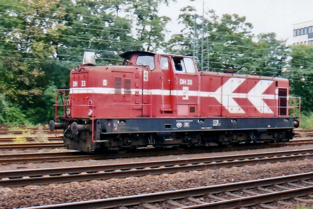 HGK 33 durchfahrt am 13 April 2001 Köln West.
