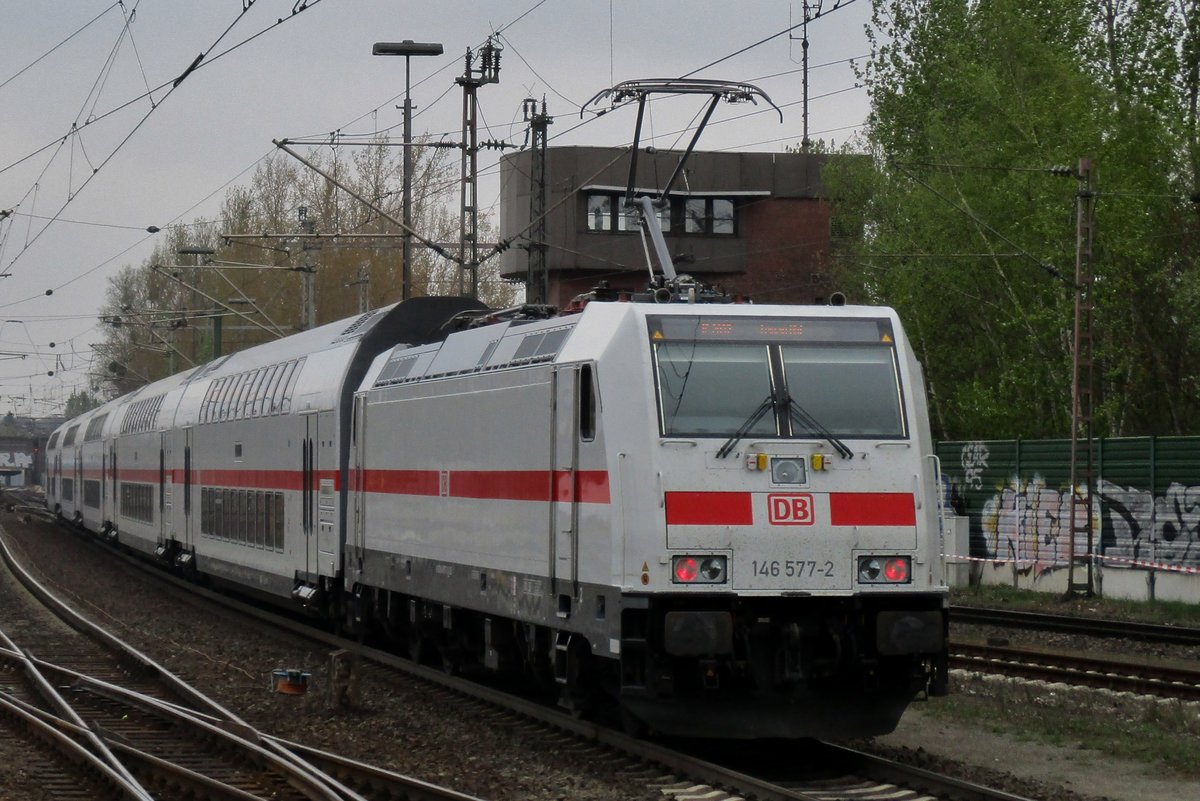 IC-2 mit 146 577 verlässt am 10 April 2017 Braunschweig.