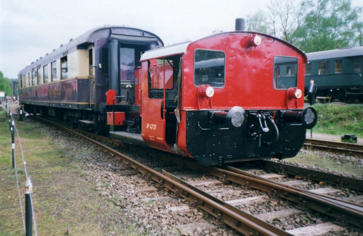 Köf 4737 rangiert am 17 April 1999 in Bochum-Dahlhausen.