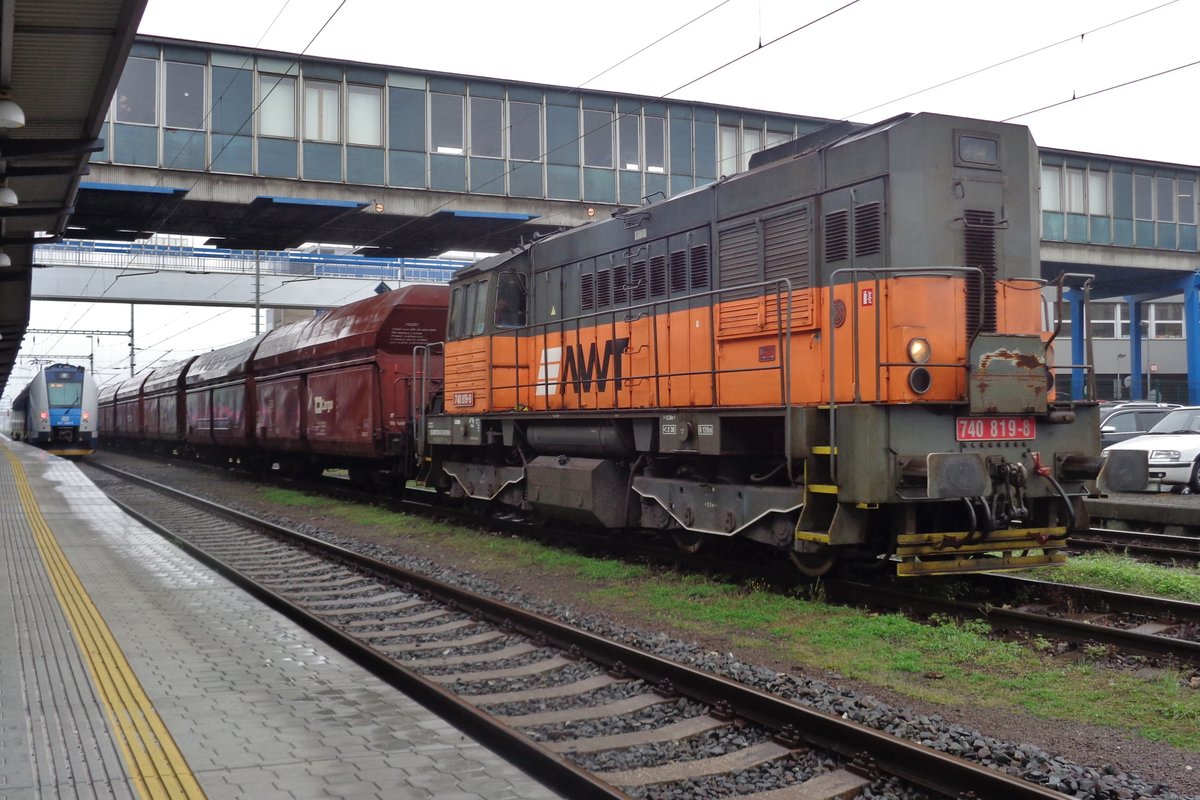 Kohlezug mit 740 819 durchfahrt Ostrava hl.n. am 23 September 2017.