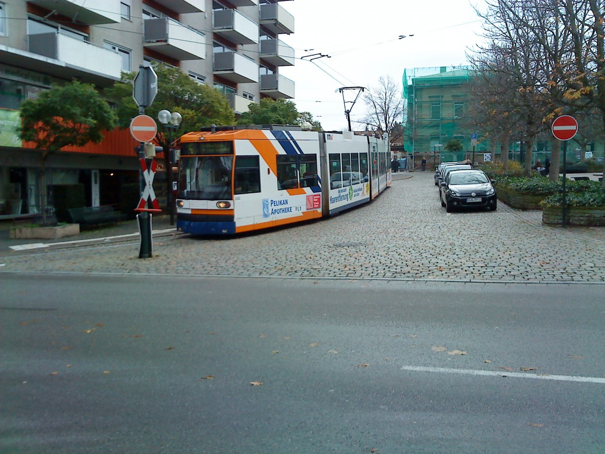 Linie 4 des RNV an der Endhaltestelle in Bad Drkheim am 21.11.2013