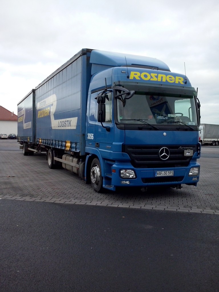 LKW Mercedes-Benz Actros Hngerzug der Spedition Rosner Logistik gesehen auf dem Autohof in Grnstadt am 11.02.2014