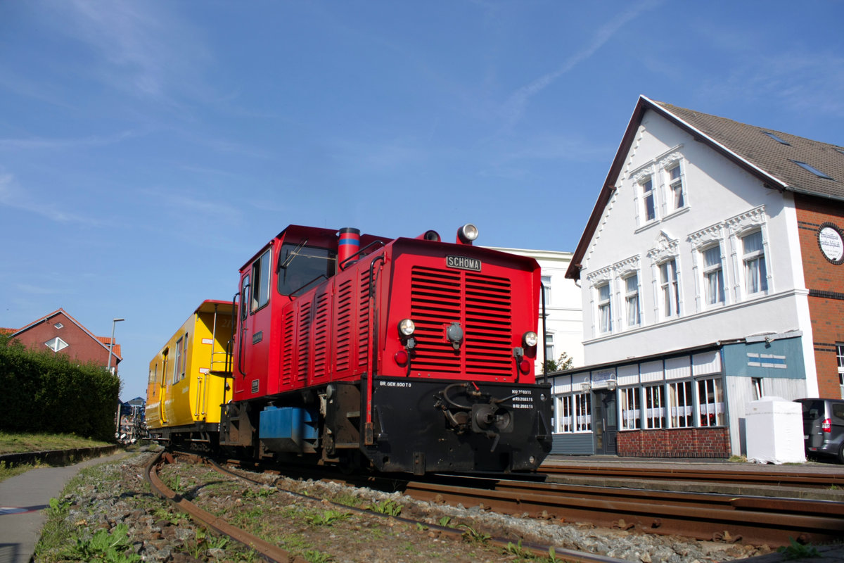 Lok Hannover unterwegs in Richtung Fhrhafenbahnhof Borkum Reede am 25.8.19