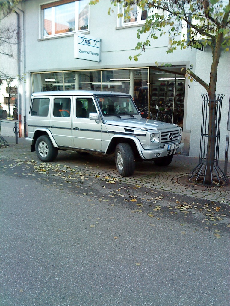 Mercedes-Benz G-Klasse in der Innenstadt von Bad Drkheim am 21.11.2013