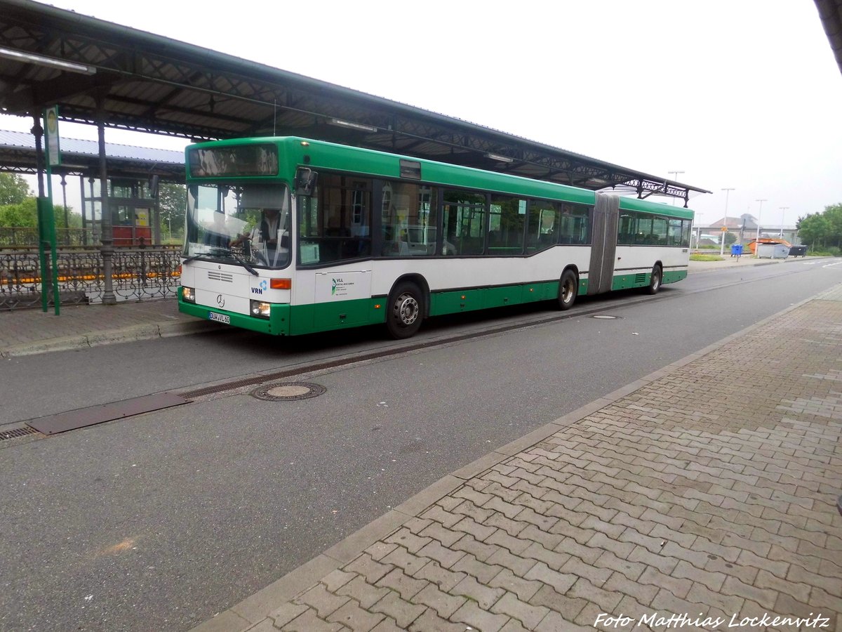 Mercedes Benz Gelenbus am Bahnhof Grnstadt am 3.6.16