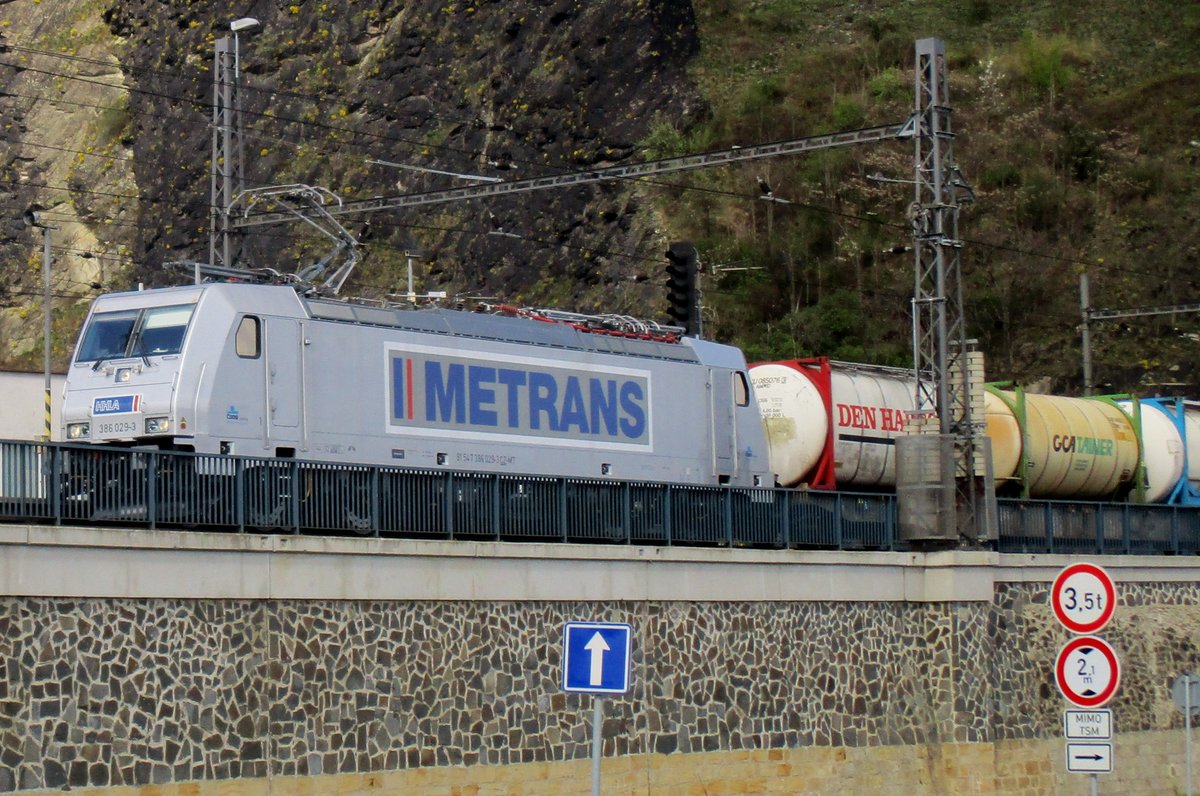 Metrans 386 029 durchfahrt am 6 April 2017 Usti-nad-Labem.