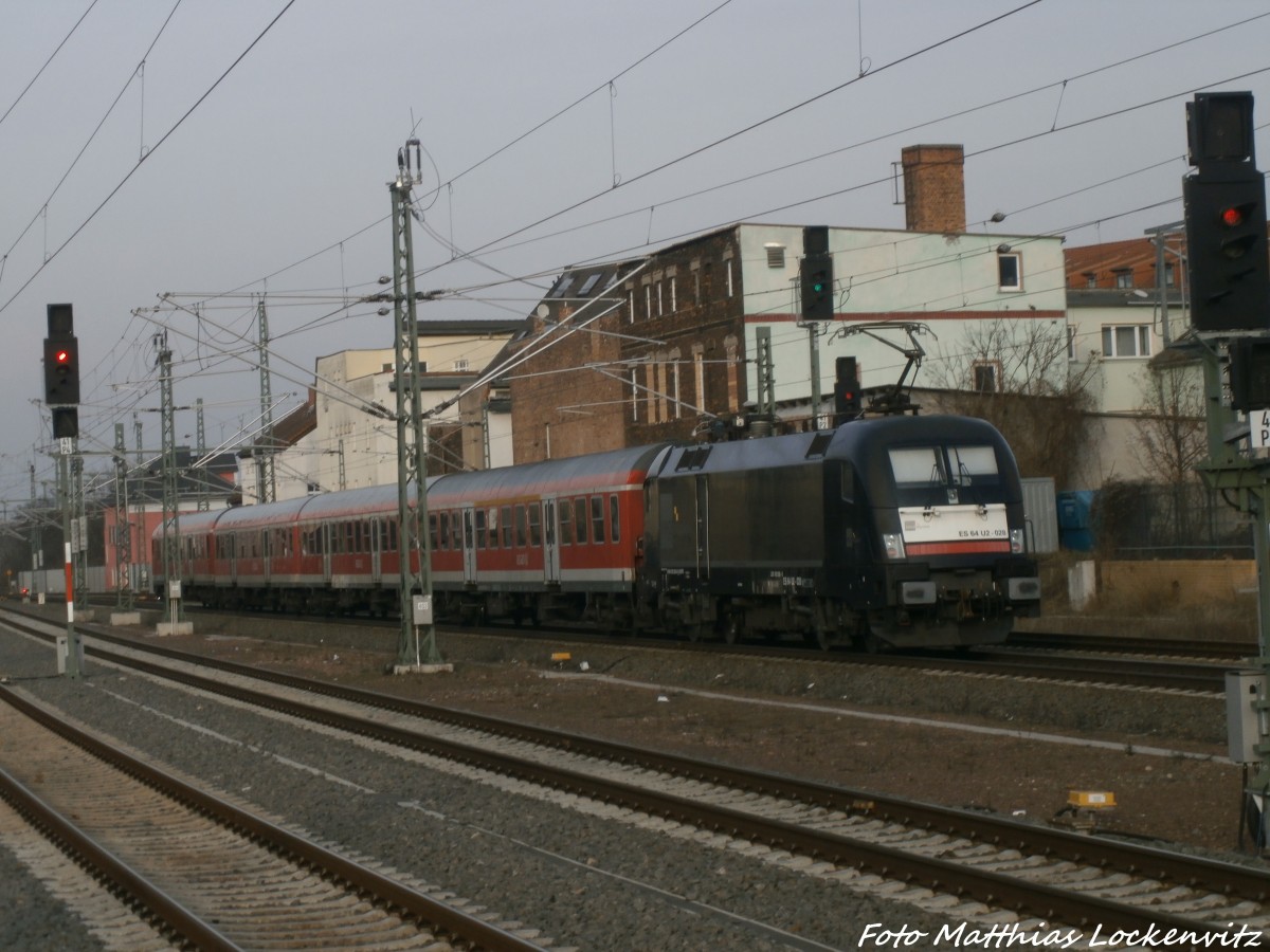 MRCE ES 64 U2 - 028 mit ziel Halle (Saale) Hbf verlsst den Merseburger Bahnhof am 6.1.15